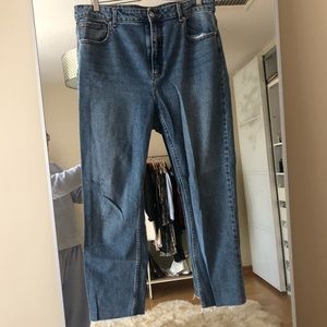 High waisted fitted cropped ankle mom jeans